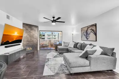 Image de Gated complex, Near Biltmore's Fine Dining & Shopping, Heated Pool, Spa & Fitness Room + Free Golf!