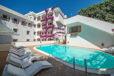 Casa Alloro A: An apartment located in the center of Minori and a few meters from the sea.