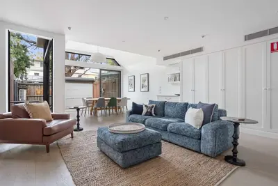 Image de Urban oasis: Stylish 4br retreat in vibrant Newtown