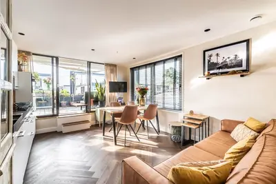 Image de Unieke en Moderne Water Villa in de Buurt van Schiphol en Amsterdam