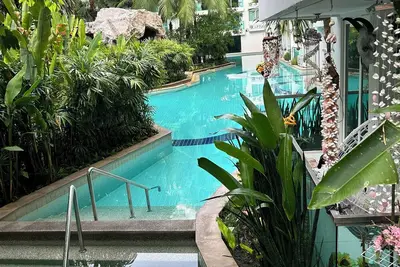 Image de Appartement dans propriété avec piscine tropicale proche de la mer