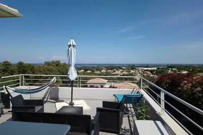 Image de Très bel appartement grande terrasse vue mer et montagnes