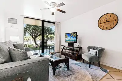 Image de Contemporary furnishings in your cozy 1bd escape