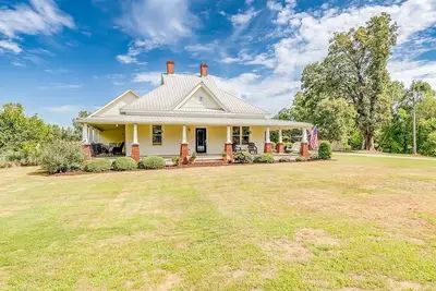 Image de Shoal Creek Acres – Peaceful Country Escape Near Helen with Firepit, Games &