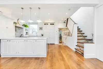 Image de Immaculate Period Property with Stylish Interior Design