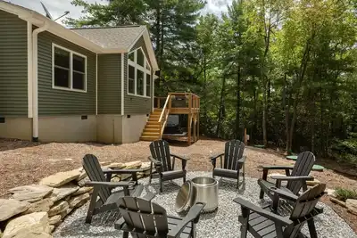 Image de Dialed Inn in Hendersonville | 3 Bed, 2 Bath