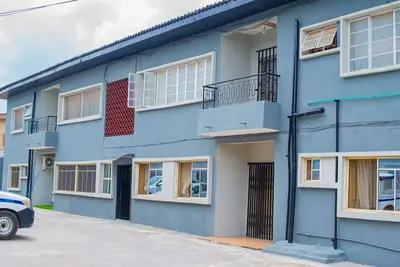 Image de 10 Minutes from the Airport! Family-sized 3 Bed Apartment