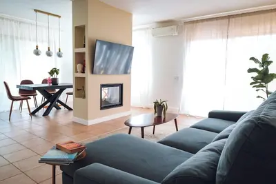 Image de Modern villa overlooking the ocean, countryside feeling, 7 mins from the beach!