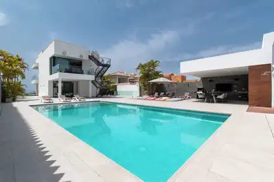Image de Luxury 5 Bedroom Villa. Private Heated Pool.