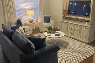 Image de Gameday Condo 2 miles from Campus!