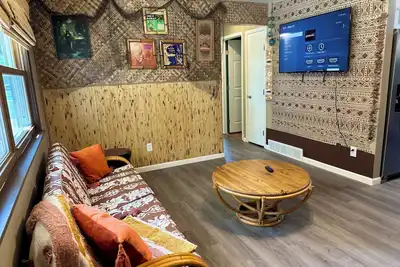 Image de New! Kiki's Tiki! Fun Themed Home in Vermilion