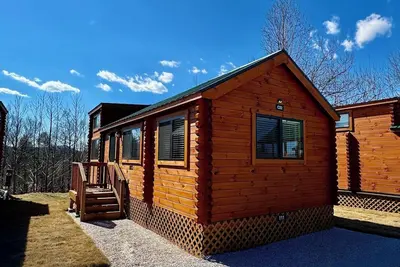 Walking Distance to Lakes James with Resort Amenities