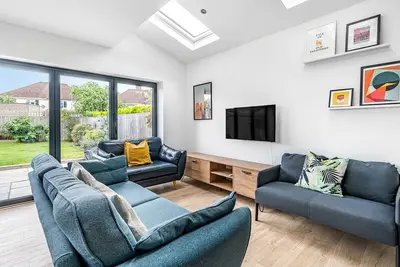 Image de Stunning Modern 4 Bed with Parking and Garden - Pass the Keys