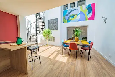 Image de Maison type loft avec jacuzzi et terrasse sur les toits