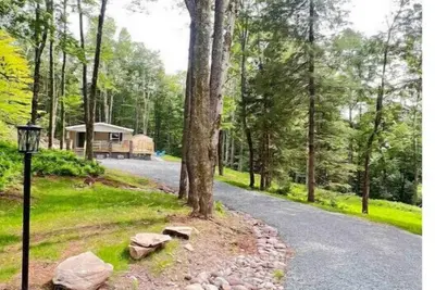 Image de Enchanting Mountain retreat -hot tub - sauna - 20 acres - wifi