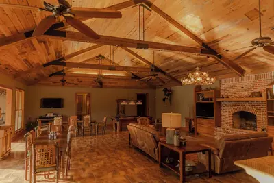 Image de Amazing Lake House w/ Master Suite! Private Party, Christmas, Family Reunions!