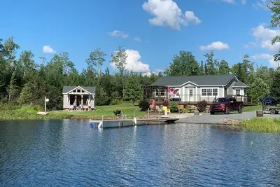 Image de Family Lakehouse Retreat