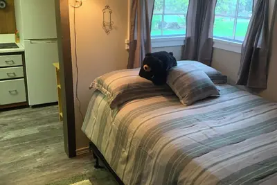 Image de Cozy, upgraded, pet friendly cabin, formerly Cuba Lake Vintage Duck House.