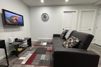 Image de Clean Stylish Cozy Suite with 2 Beds and Fast Wifi - 14mins to Yeg