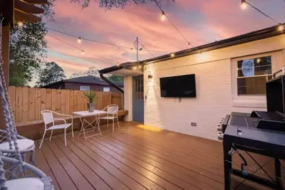 Image de Modern Uptown Getaway & Backyard Oasis\n