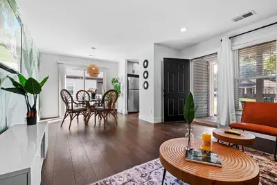 Image de Walkable Uptown Boho Retreat