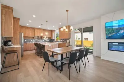 Image de House hot tub sauna close to Pdx Airport