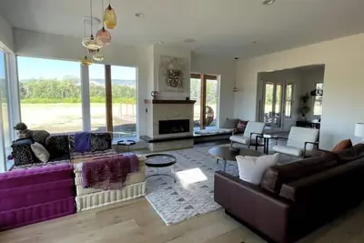 Image de Modern Farmhouse on Emigrant Creek. Peaceful, views, and a dance studio!