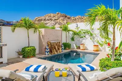 Image de Spacious modern residence minutes from beaches and downtown Cabo San Lucas.