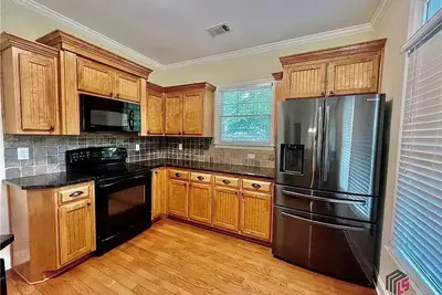 Image de New listing for Game night luxury 2 bedroom 2 bath condo with walking to stores