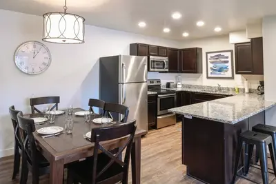 Image de 2-F The Castle Valley Condo