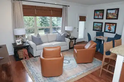 Image de Quiet luxury in downtown Auburn