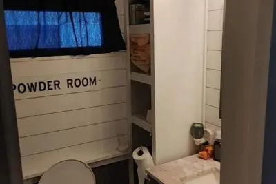 Image de \nBeautiful Houseboat home\n