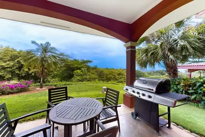 Image de Ocean-view dog-friendly condo near the beach with pool, golf, patio, grill