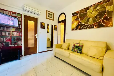 Image de Cozy Studio 3 Minute Walk to Sea and Center