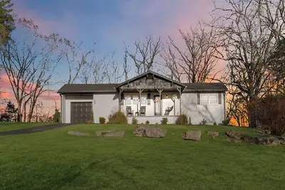 Image de \"Cumberland Shoreline Retreat\" Waterfront Access, Fun, Hot Tub, Marinas