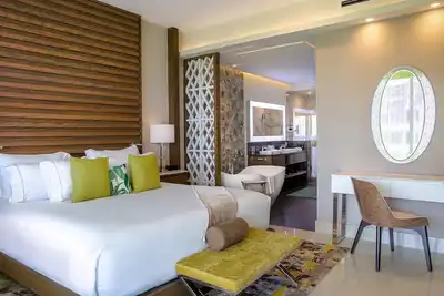 Image de 2 bed, 3 bath hotel condo suite w/ sofa bed, terrace & ocean views. Sleeps 4-6.