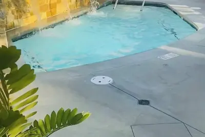 Image de Entire House 6 Mins to Disneyland! Rooftop and Swimming Pool!