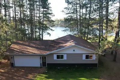 Image de Quiet Cabin on the Shores of Tranquil Lake Mable
