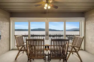 Image de New* Lake Time - Crystal Beach - Lakefront - Beach - Seasonal Pool