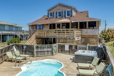 Image de The Best Buoy | 1350 ft to the beach | Private Pool and Hot Tub