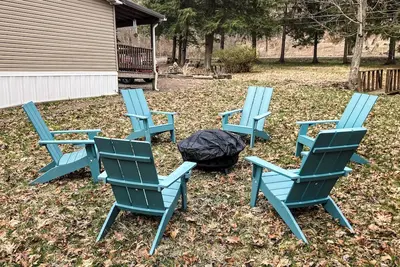 Image de Stream-Front Serenity: Relax with the family at this peaceful place to stay!