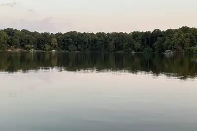 Image de Beautiful views and lake front home on Toledo Bend! Fish right of the dock!