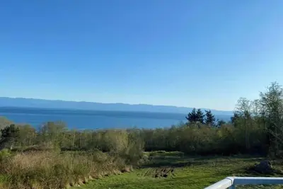 Image de Family-size home 5-minutes' walk from Gordon's Beach, peaceful and convenient!