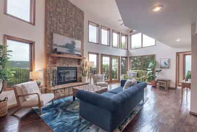 Image de Lost Bridge Lodge on Beaver Lake! Across from Pool