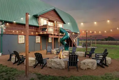 Image de Barnhouse! 2 Pools, 9 Hole Mini-Golf Course, Indoor Park, Movie Theater, Arcade