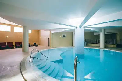 Image de Experience Soothing Moments! Three Relaxing Units, Swimming Pools, Spa, Parking!