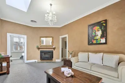 Image de Heritage Charm on Hill | Tree-Lined Walk to Town