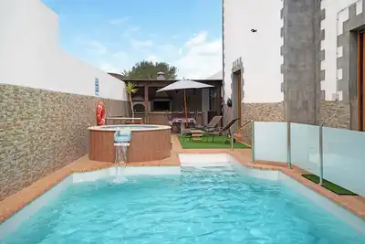 Maison de vacances \"Casa Barriguita\" avec vue sur les montagnes, piscine privée et Wi-Fi