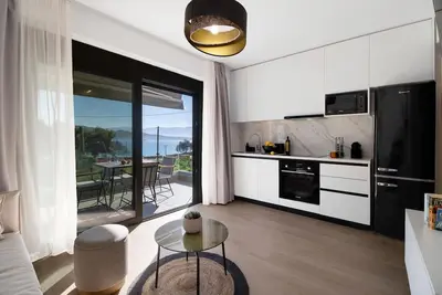 Image de Appartement 'Mella Roa Emer' avec vue sur la mer, Wi-Fi et climatisation