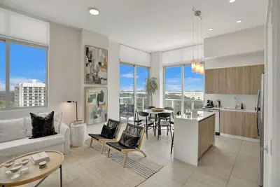 Image de Urban Design 2 Bdrm Bay views Penthouse